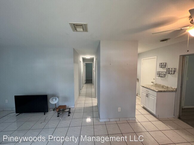 Foto del edificio - 3 br, 1 bath House - 1121 Buttercup Lane