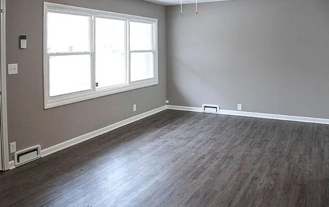 Building Photo - Don't Miss Out on This Charming 3 Bed, 1 Bath Home in South Kansas City!
