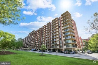Building Photo - 1300 Army Navy Dr