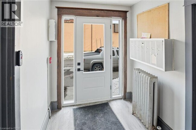 Photo du bâtiment - 1 Fairholt Rd N