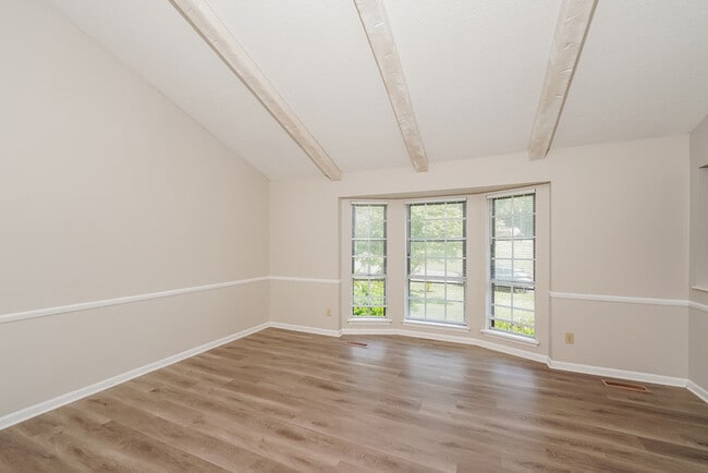 Building Photo - 611 Ashwood Ln
