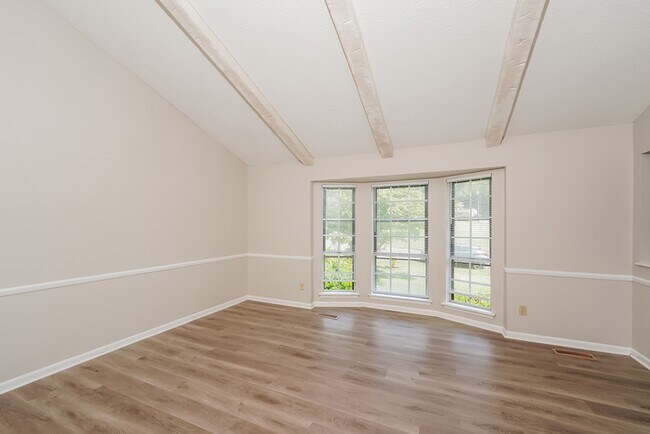 Foto del edificio - 611 Ashwood Ln
