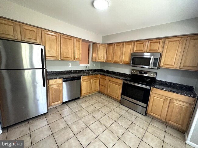 Foto del edificio - 8121 Fenwick Ct
