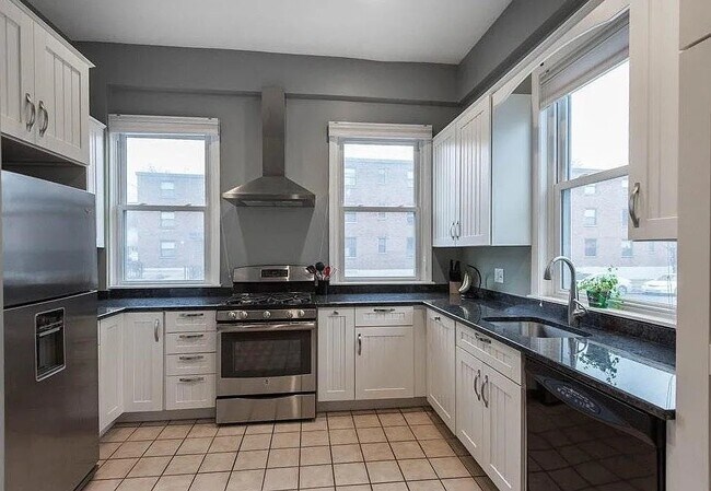 Building Photo - 172 Bunker Hill St