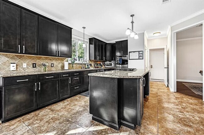 Building Photo - 17831 Valley Palms Dr
