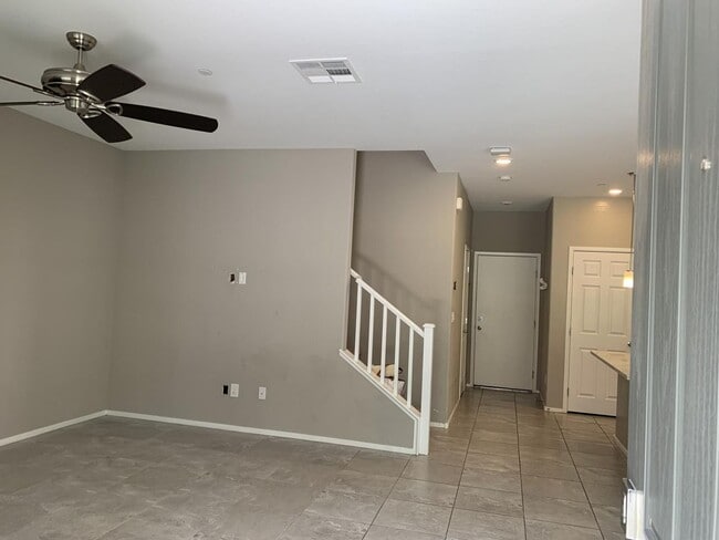 Building Photo - 3 Bedroom townhome in Mountains Edge