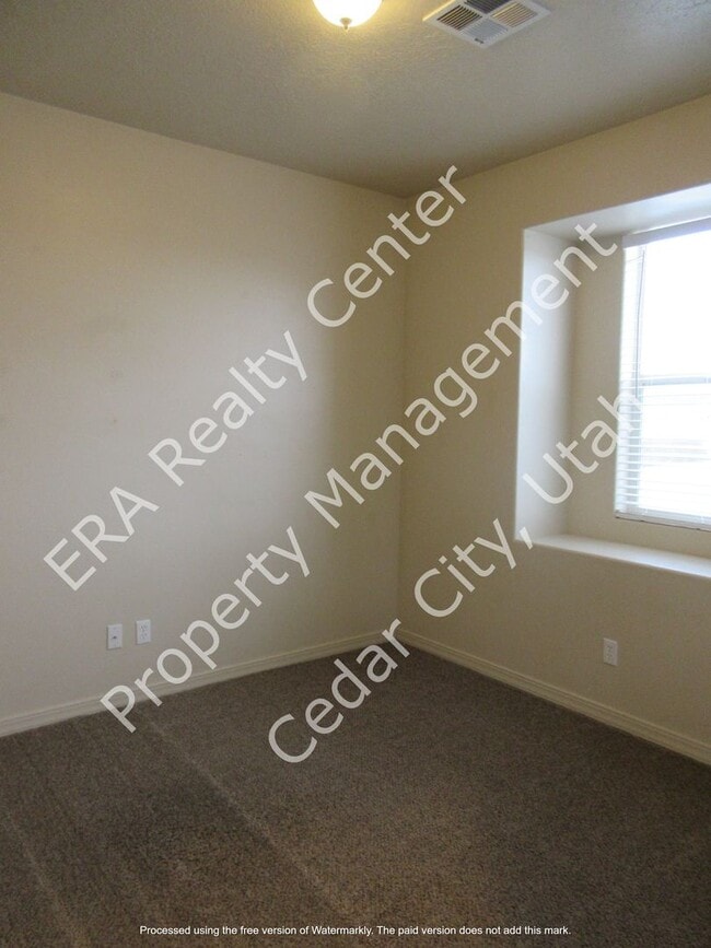 Building Photo - Move-In Discount!! 3 Bed 2 Bath Twin Home