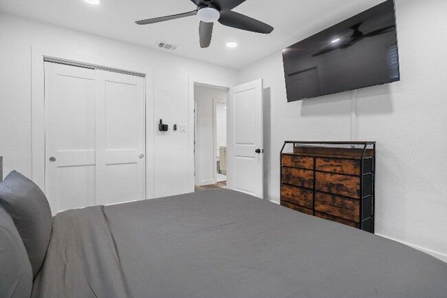 Foto del edificio - 4303 W Woodlawn Ave