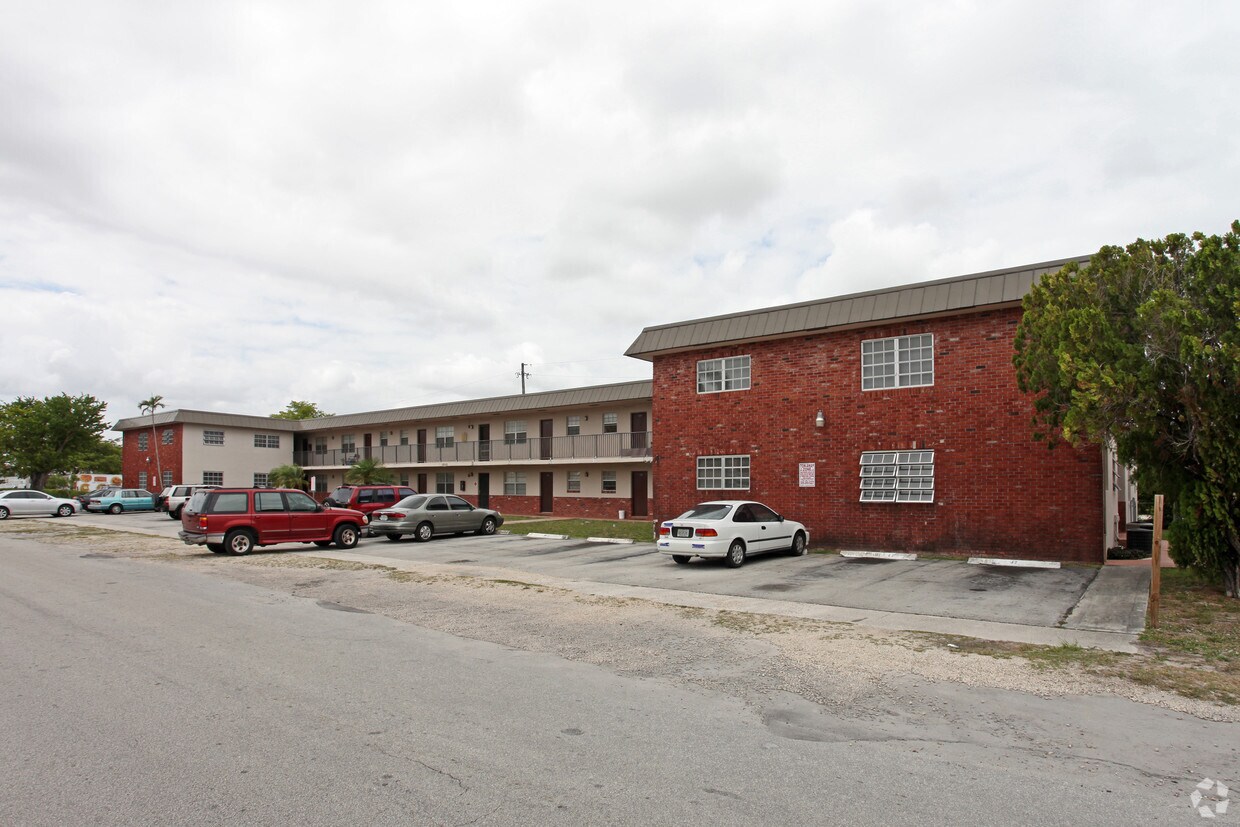 Foto del edificio - 6661 SW 18th St