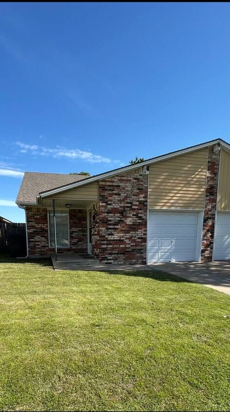 Primary Photo - 931 SW 97th St