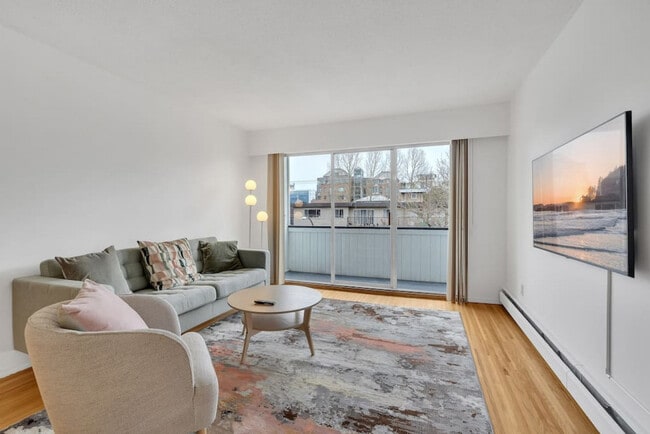 Building Photo - 2225 W 8th Ave