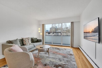 Building Photo - 2225 W 8th Ave