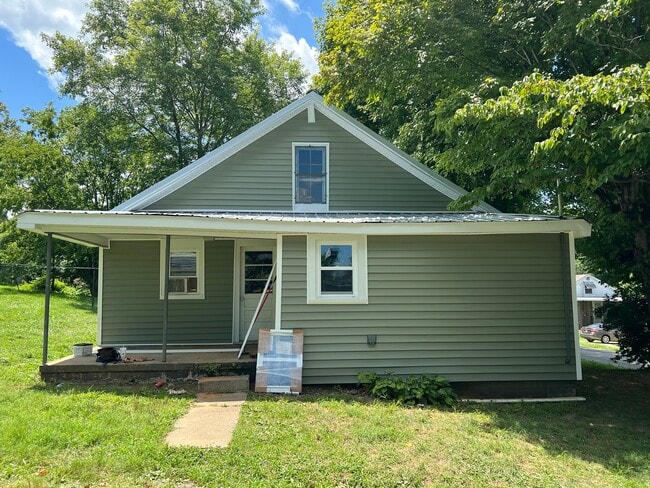 Building Photo - 126 Lakeview Dr