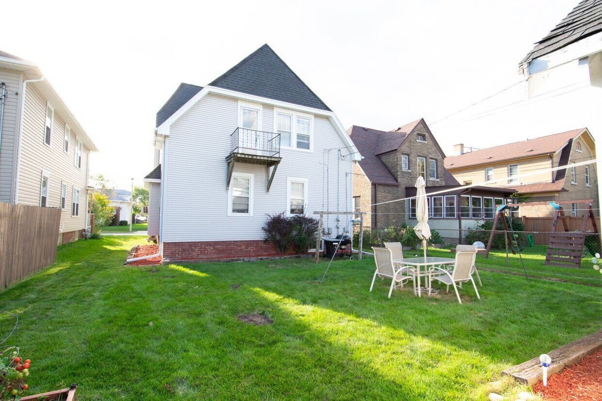 Foto del edificio - 1909 Thurston Ave