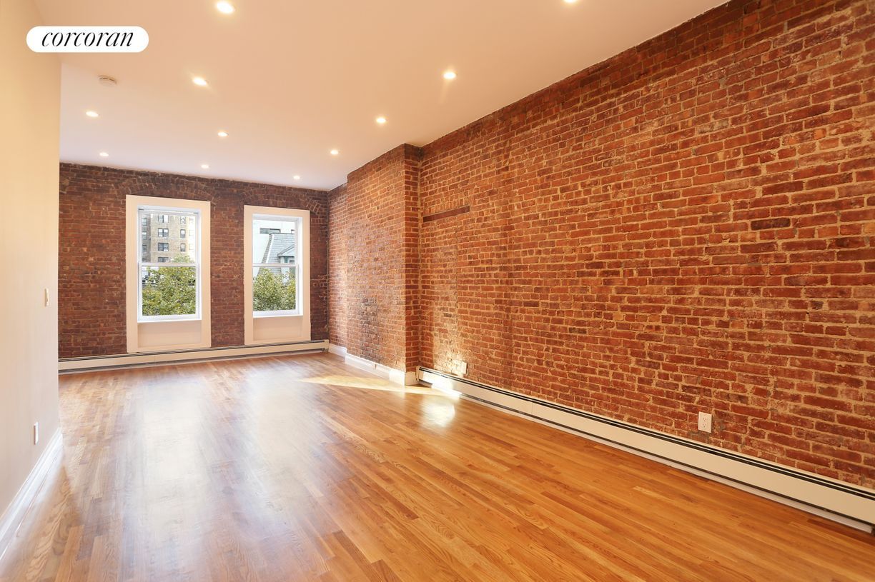 Primary Photo - 116 E 91st St