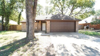 Building Photo - 1826 Rayna Dr