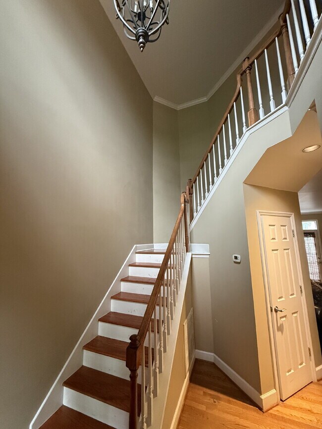 Foto del edificio - "Spacious 3-Bedroom Gem in Brentwood – FENCED yard. Modern Comfort with 2.5 Baths and 1850 Sq Ft!"