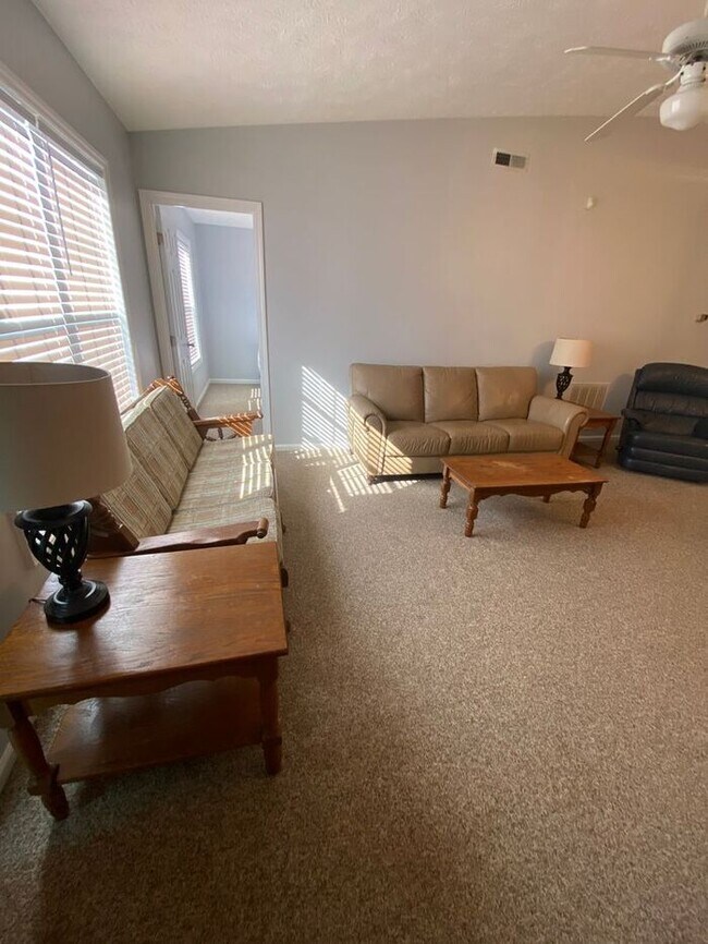Building Photo - Students Welcome! 2 Bedroom Furnished SHOR...