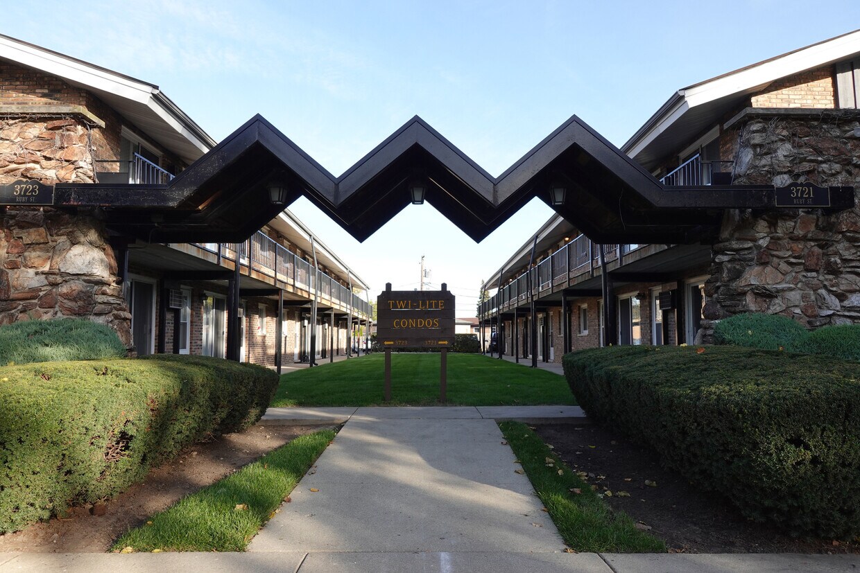 3721 Ruby St Unit 210, Schiller Park, IL 60176 Condo for Rent in