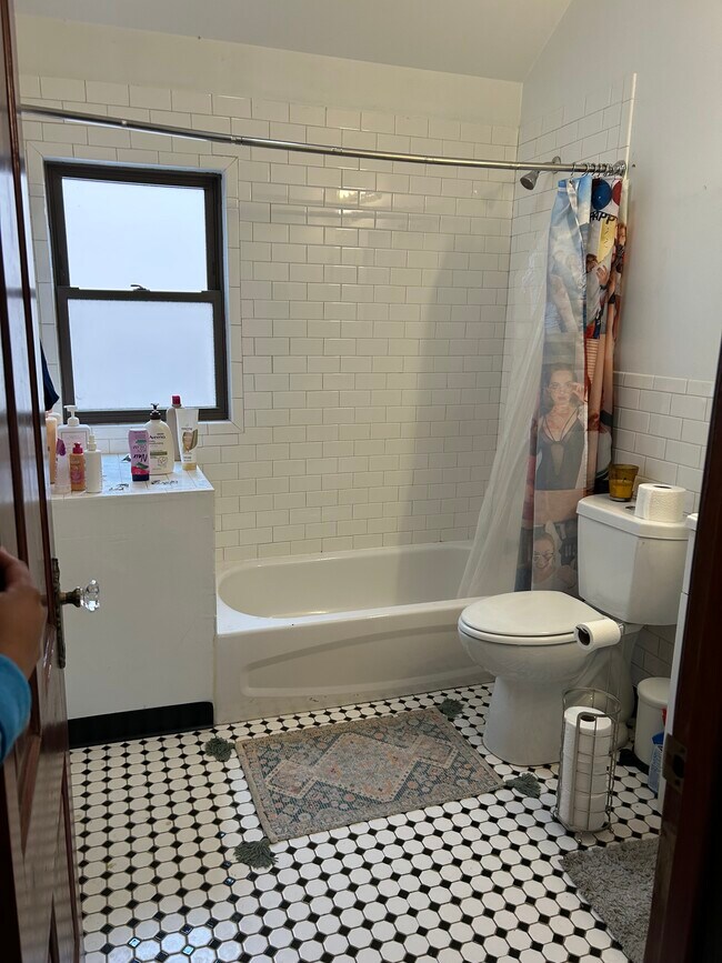 Building Photo - 711 Emerson St