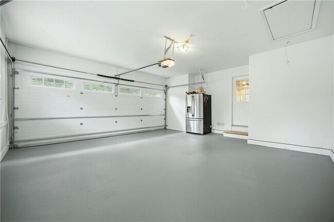 Foto del edificio - 2220 Spring Mill Cove