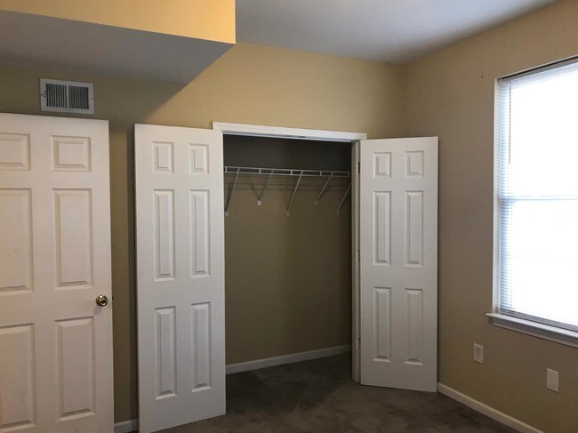 Foto del edificio - 232 Waller Ave