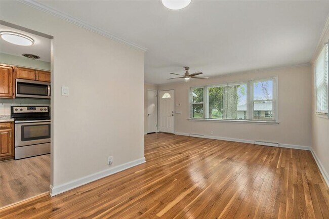 Building Photo - 637 Karess Dr
