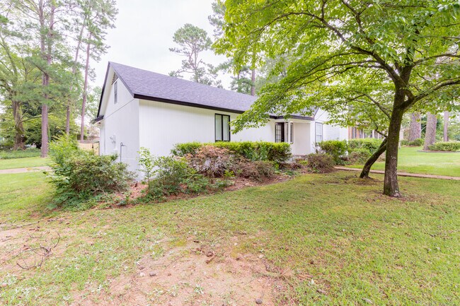 Building Photo - 8076 Farmington Blvd