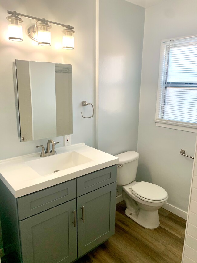 Newly redone bathroom, new vanity/sink/fixtures - 4153 Marlton Ave