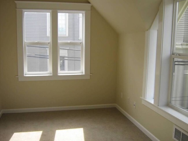 Building Photo - 2372 NW Glisan St