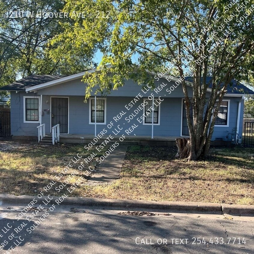 Primary Photo - 210 W Hoover Ave