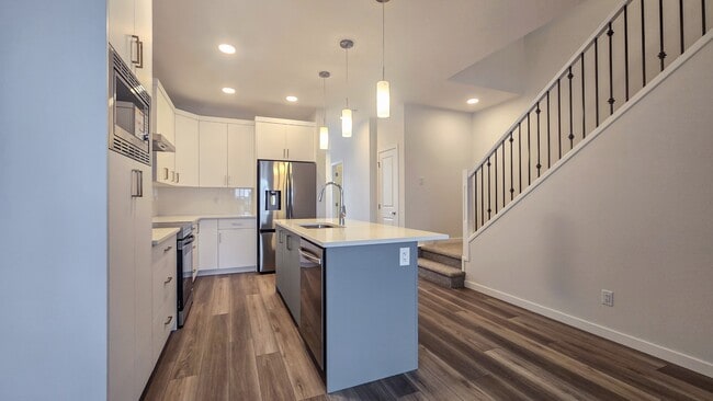 Building Photo - 442 Carringvue Grove NW