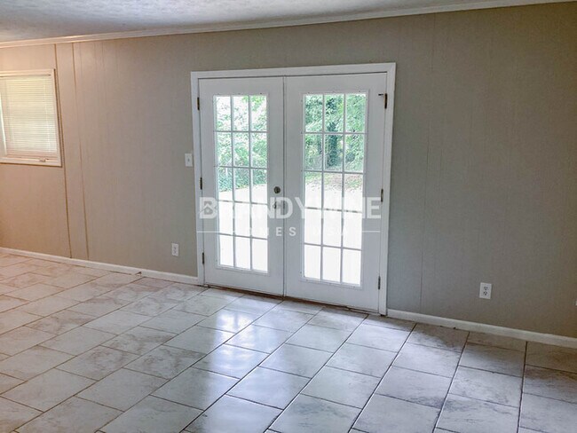 Foto del edificio - One month FREE RENT!!