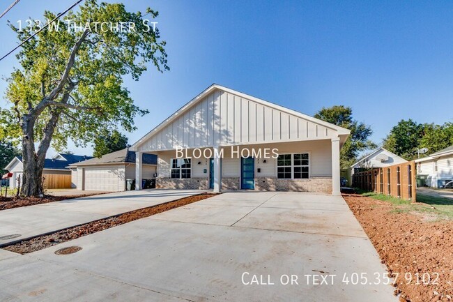 Photo - 133 W Thatcher St House