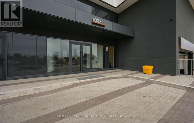 Building Photo - 1037 The Queensway