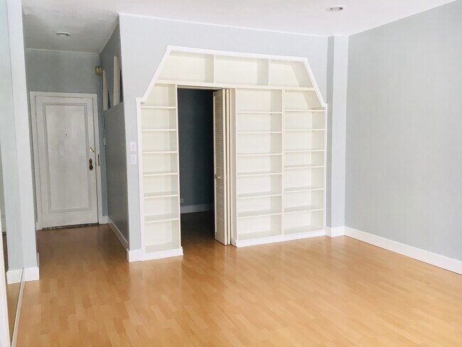 Living room/Bedroom - 631 Ofarrell St