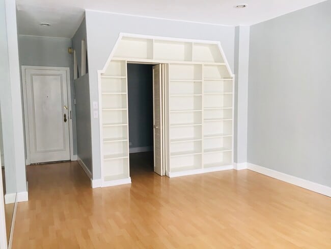 Living room/Bedroom - 631 Ofarrell St
