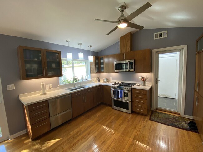 Building Photo - 256 Lorenz Rd
