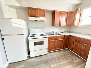 Building Photo - 8 Cedar St