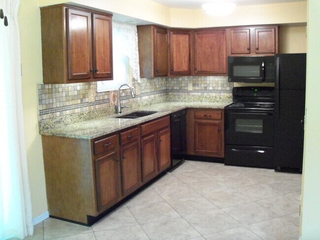 Building Photo - 41 Kyles Ln