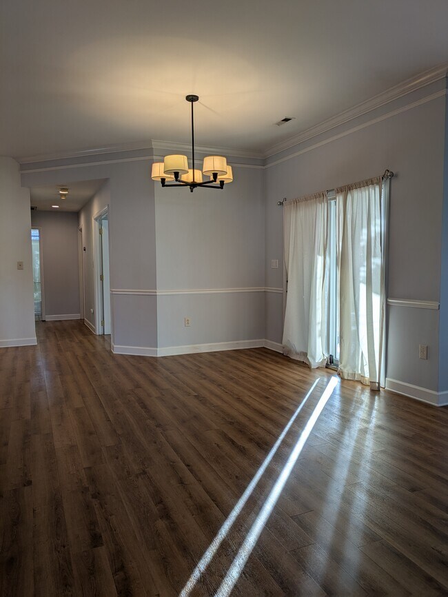 Building Photo - 810 Mill Creek Ln