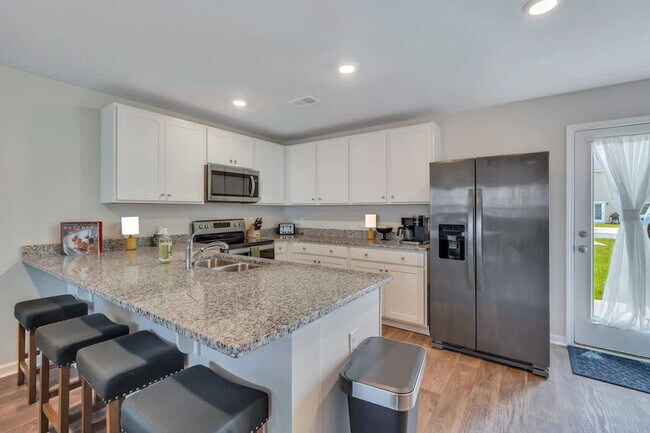 Foto del edificio - 321 Dogwood Cir