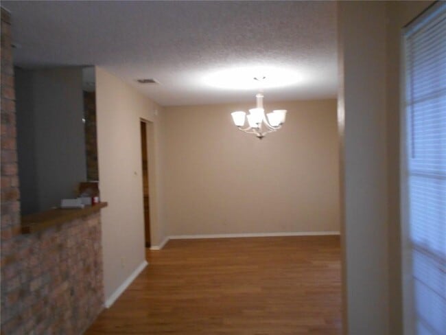 Building Photo - 4008 Balcones Woods Dr