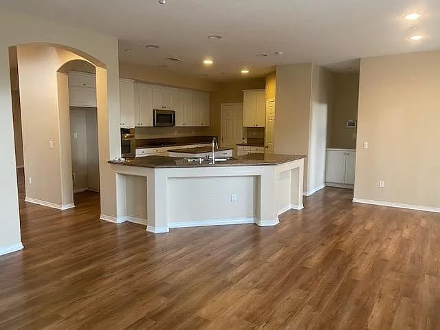 Building Photo - 375 Deodar St