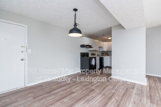 Foto del edificio - 360 Redding Rd