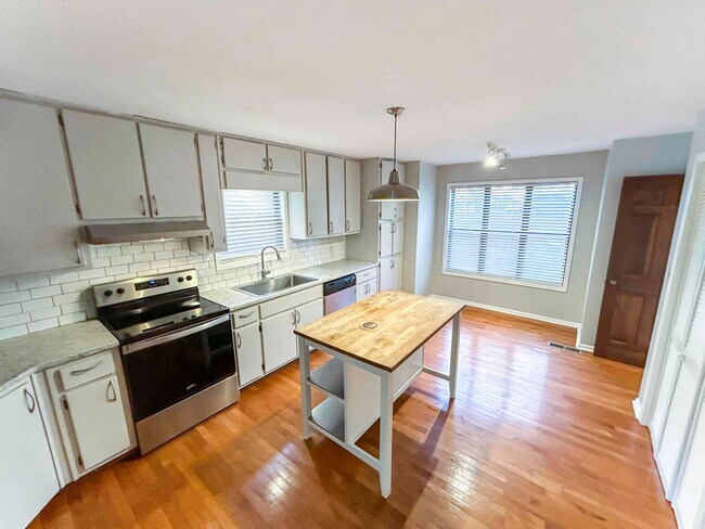 Foto del edificio - Fantastic 3 BR/3 BA Woodland Retreat in Smyrna!