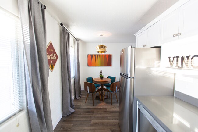 Foto del edificio - 6847 E 4th St