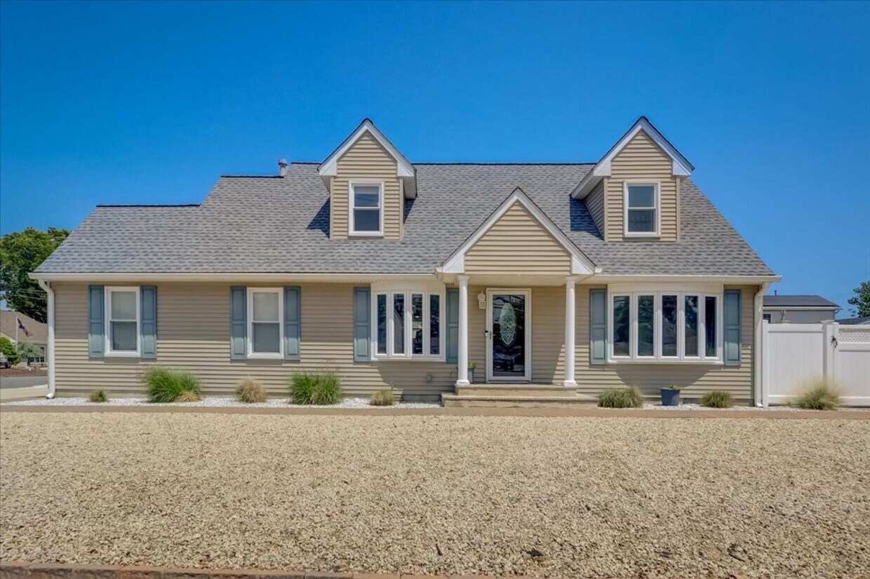 1 Pine Crest Dr, Toms River, NJ 08753 House Rental in Toms River, NJ