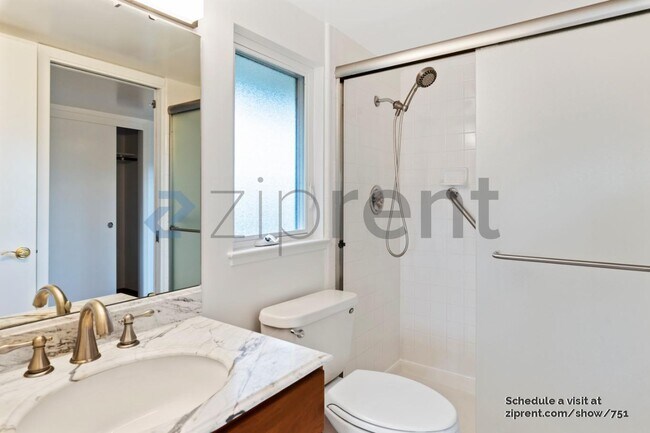 Foto del edificio - 107 Warfield Dr