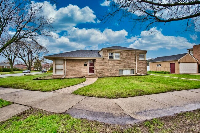 Foto del edificio - 5200 Madison St